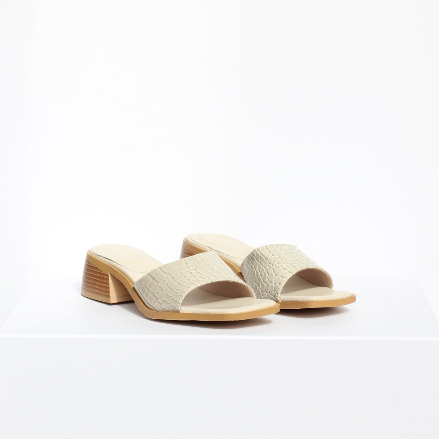 PIA Mule, Cream Croc